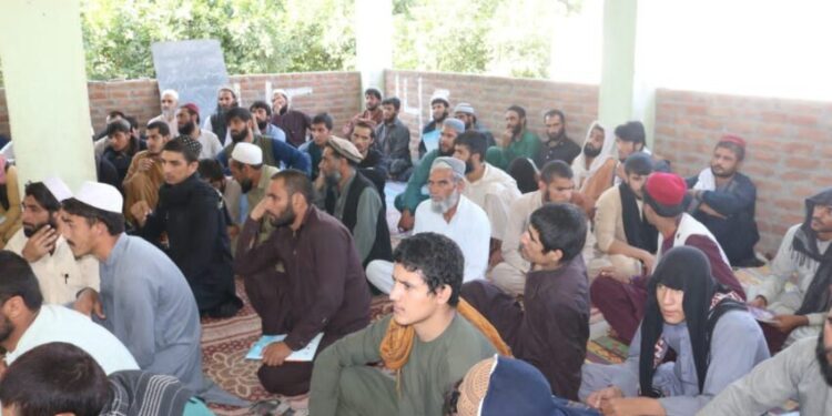 پوهنې وزارت: نږدې ۲۴۰۰ زندانیانو ته د سواد زده کړې دوره پيلیږي
