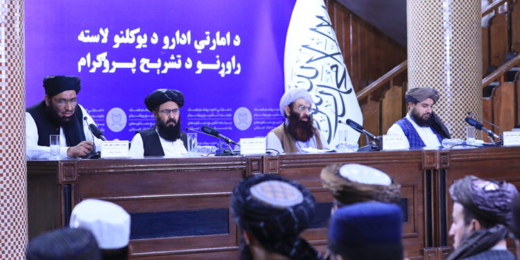 چارواکي: تېر کال تر دوه میلیونه ډېر افغانان هېواد ته راستانه شوي