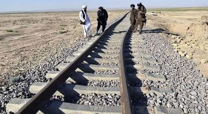 افغان او پاکستاني لوري د ټرانس افغان رېل پټلۍ په تړاو خبرې کړې
