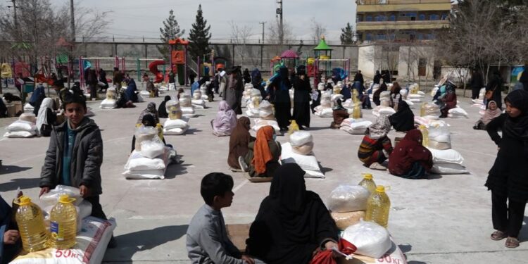 اوچا: تېرکال څه باندې ۲۲ میلیونه افغانان له بشري مرستو برخمن شوي