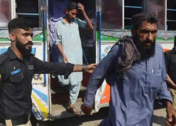پاکستان کې پاتې افغانان د نیول کېدو له وېرې له روانې فشار لاندې دي