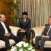 د پاکستان ولسمشر آصف علي زرداري له وانګ يي سره وکتل