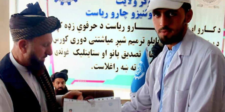 لوګر کې ۱۲۶ تنه له حرفوي زدهکړو فارغ شول