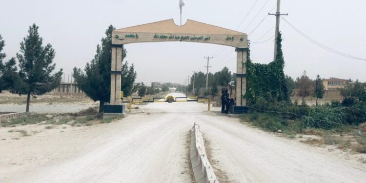 سمنګانو کې د دوو سړکونو پخولو چارې پیل شوې