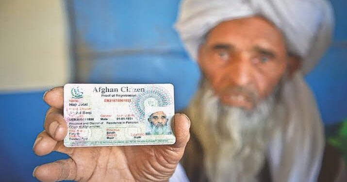 پاکستان: د «پي او ار» کارت لرونکي افغانان باید له دغه هېواده ووځي