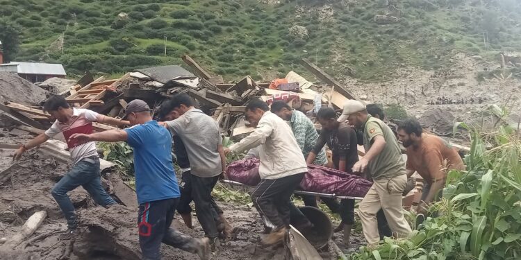 هندي کشمیر کې د سختو ورښتونو له امله ۴۶ تنه مړه شوي