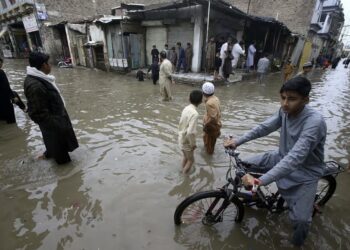 پاکستان؛ د سېلابونو او ورښتونو امله د مړو شمېر ۷۰۰ تنو ته رسېدلی