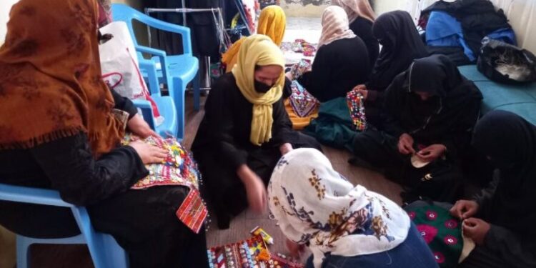 یو این ډي پي؛ لوګر کې له ۱۸۰ متشبثو مېرمنو سره نغدي مرسته کړې ده