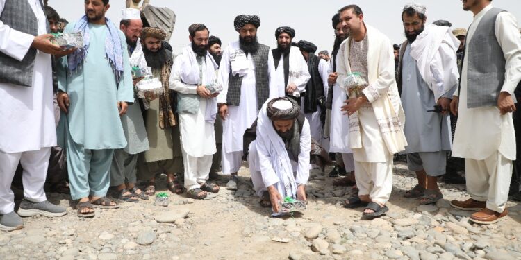 تخار کې د سپین زر سوداګریز ښارګوټي د جوړېدو چارې پيل شوې