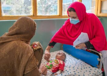 افغانستان کې ۵ میلیونه میندې او ماشومان په خوارځواکۍ اخته دي