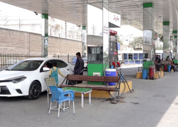 موټرچلوونکي: د تېلو بیو لوړېدو له جدي ستونزو سره مخ کړي یو
