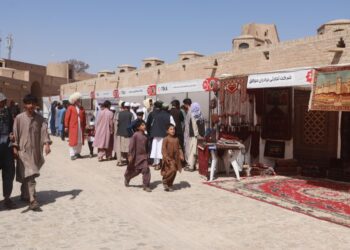هرات کې د لاسي صنایعو او هنري توکو نندارتون پرانیستل شو