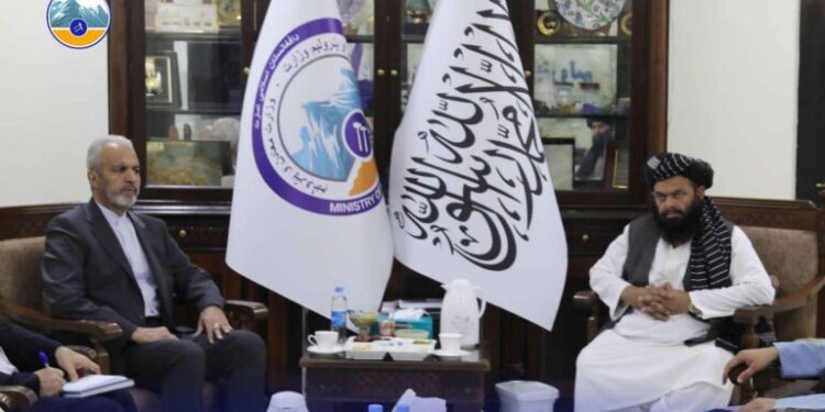 د کانونو او پټرولیم وزیر کابل د ایران له سفیر سره کتلي دي
