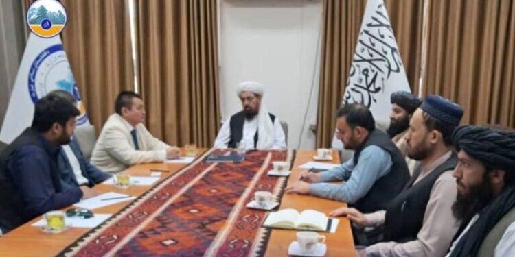 قزاقستاني لوري په افغانستان کې پر کانونو پانګونې ته لېوالتیا ښودلې