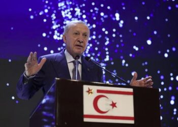 اردوغان: له ټرمپ سره د اف-۳۵ جنګي الوتکو د ترلاسه کولو په اړه خبرې کوي
