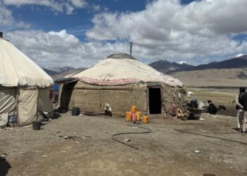 قرغزستان د پامیر مېشتو لپاره معیاري ښوونځی جوړوي