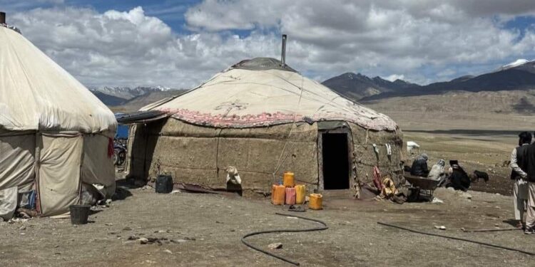 قرغزستان د پامیر مېشتو لپاره معیاري ښوونځی جوړوي
