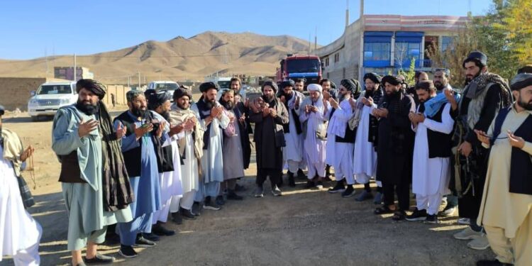 لوګر کې د ۳۵ کيلومتره سړکونو جوړولو چارې پيل شوې