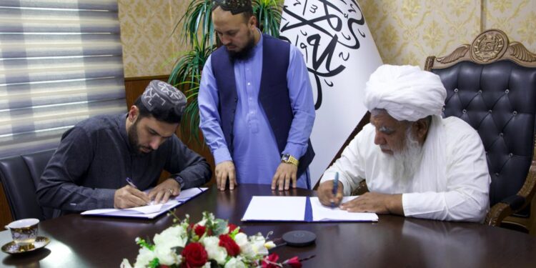 بامیانو کې له اړمنو کورنیو سره نږدې یو میلیونه ډالره مرسته کېږي