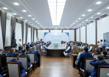افغان او ازبک لوري د سوداګریزو او اقتصادي اړیکو پر پراختیا خبرې کړې دي