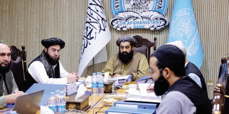 د افغانستان بانک: افغانۍ د ډالرو پر وړاندې خپل ارزښت ثابت ساتلی دی