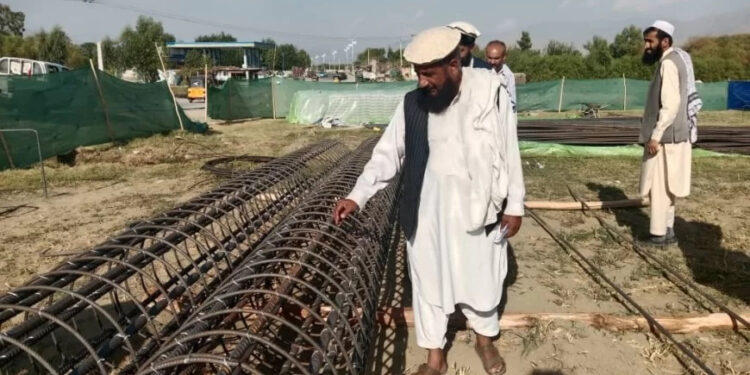 د لغمان په مرکز مهترلام کې د یوه پله جوړولو چارې پیل شوې
