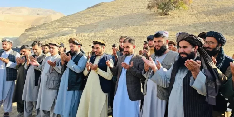 بدخشان کې پر ۸٥ کيلومتره سړک کرېړ اچول کېږي