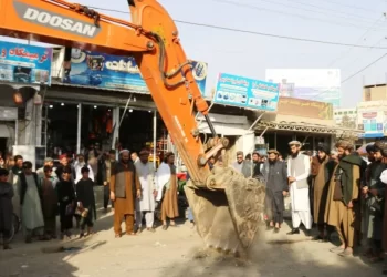 تخار؛ تالقانو ښار کې د سړک قیرکولو او پراختیا پروژې چارې پیل شوې