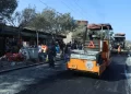 بلخ؛ مزارشریف ښار کې د یوه سړک د قیرکولو چارې پیل شوې دي