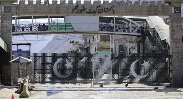 تورخم دروازه د هر ډول تګ راتګ پرمخ تړل شوې ده