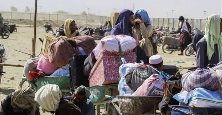 کډوال؛ له ایران او پاکستانه پرون ۷۳۲ کورنۍ هیواد ته را ستنې شوې