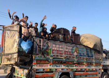 کډوال؛ پرون له بېلابېلو لارو هیواد ته سلګونه کورنۍ را ستنې شوې دي
