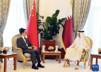 هان جنګ د قطر له امير شيخ تميم بن حمدال ثاني سره ولیدل