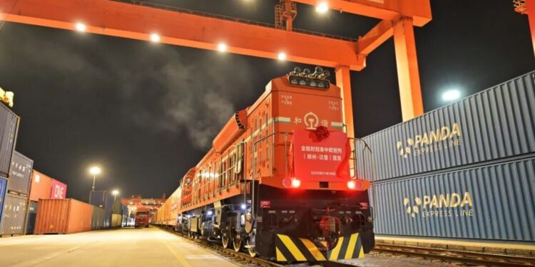 هر کال زر اورګاډي د چين او اروپا ترمنځ تګ راتګ کوي
