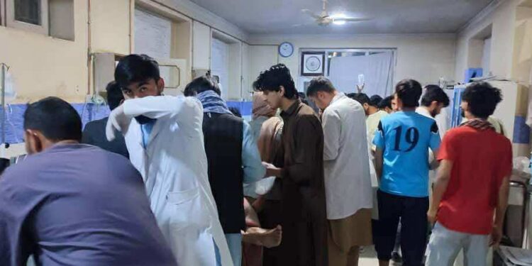 سمنګان؛ د تېرې شپې زلزلې لږ ترلږه ۲۰۸ کسانو ته مرګ ژوبله اړولې ده