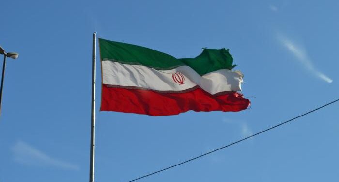 ایران؛ له زلزله ځپلو سره د مرستو لومړۍ جوپه افغان چارواکو ته سپارلې