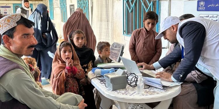 د بوديجې د کمښت له امله افغان راستنېدونکو ته د نغدو مرستو ورکول محدود شوي
