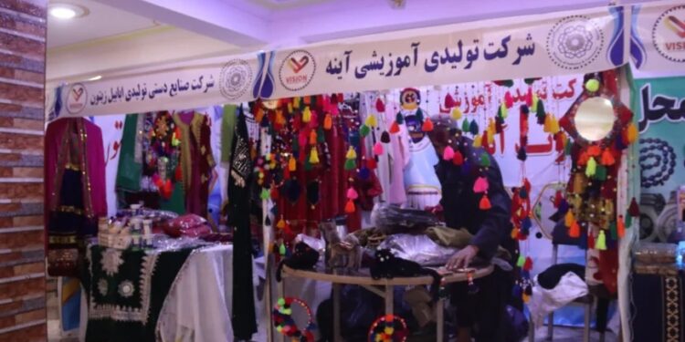 بغلان کې د کورنیو تولیداتو درې ورځنی نندارتون پرانیستل شو