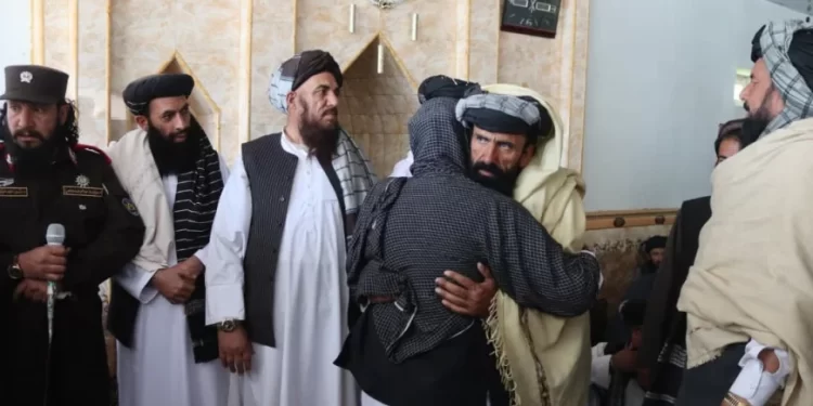 خوست کې د دوو کورنیو ترمنځ ۴۰ کلنه دښمني په دوستي بدله شوه