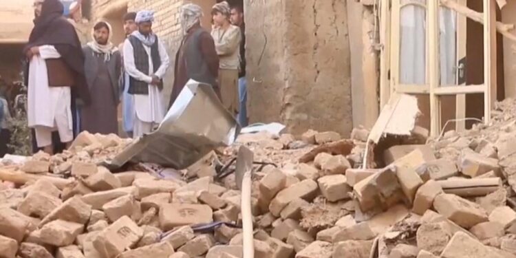 سعودي عربستان؛ یو شمېر افغانانو د زلزله ځپلو لپاره د مرستو راټولو کمېسیون جوړ کړی