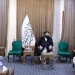 د کډوالو وزیر د اقتصاد له وزیر قاري دین محمد حنیف سره کتلي