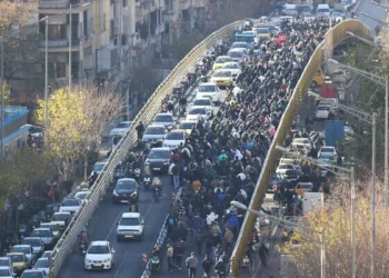 ایران کې روان لاریونونه نور هم پراخ شوي