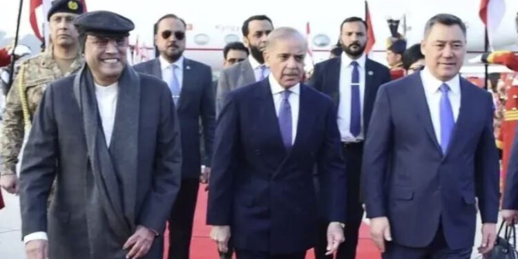 راپورونه: د قرغزستان ولسمشر په دوه ورځني سفر اسلاماباد ته تللی دی