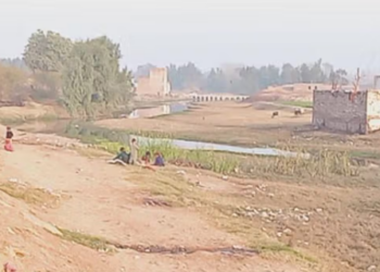 پاکستان کې پر افغان کډوالو اوبه او برېښنا پرې شوې