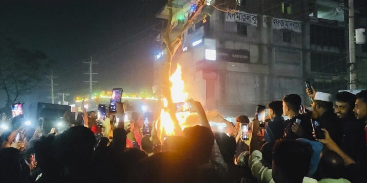 بنګله دېش کې لاریونونه په تاوتریخوالي اوښتي
