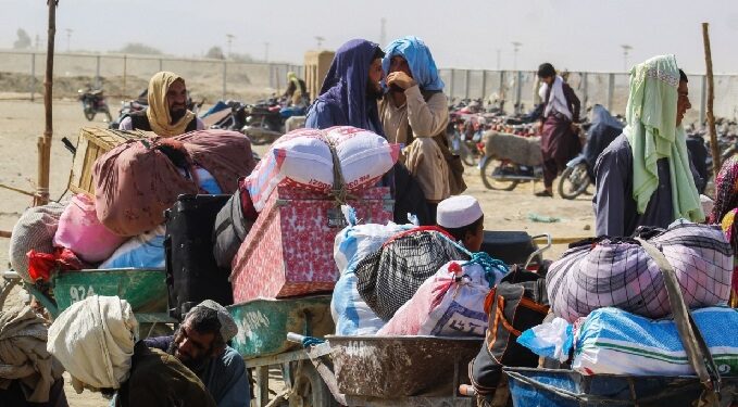 یو این ډي پي: روان کال څه باندې ۲.۳ میلیونه افغان کډوال راستانه شوي