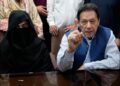عمران خان او مېرمن یې په ۱۷ کاله بند محکوم شول