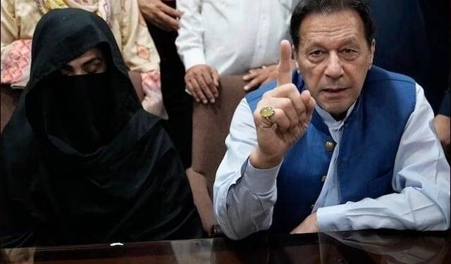 عمران خان او مېرمن یې په ۱۷ کاله بند محکوم شول