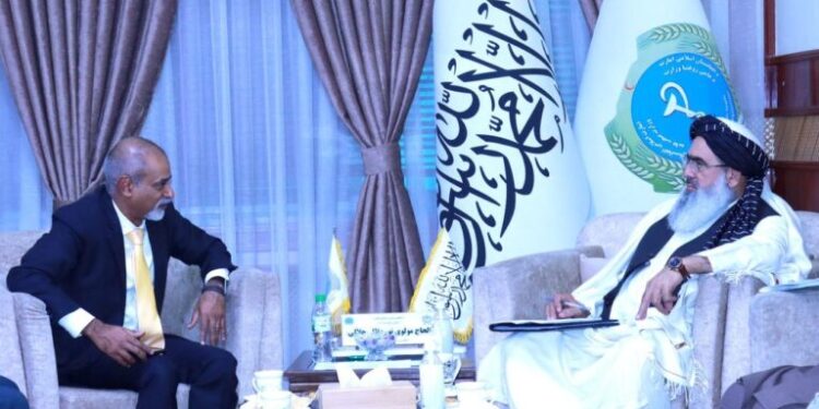 نور جلال جلالي د یونیسف ادارې د سیمهییز دفتر له مشر سره کتلي دي