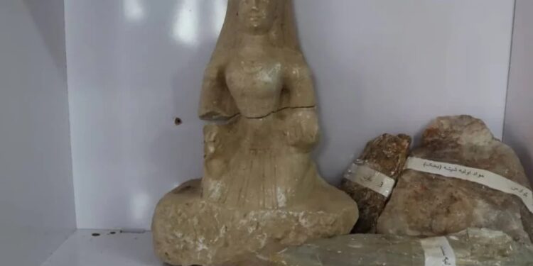 کاپيسا کې دوه زره کلنه ډبرینه مجسمه موندل شوې